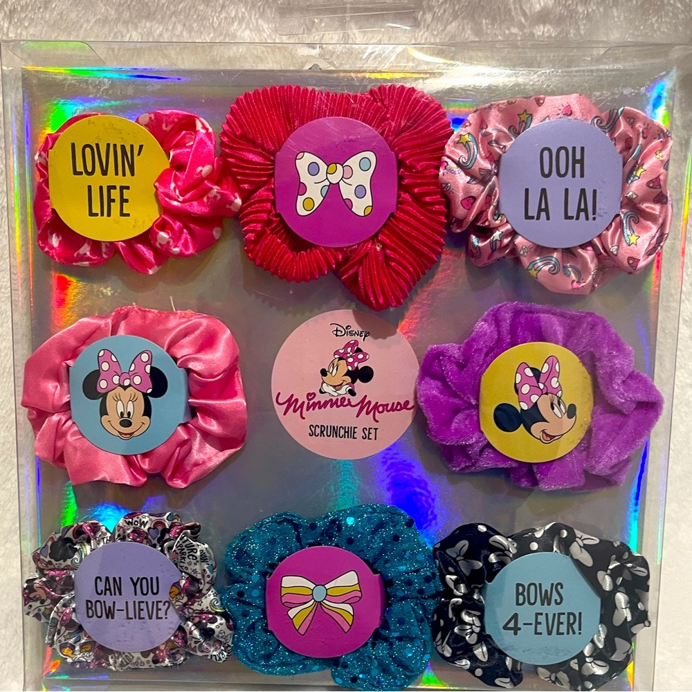 8 Minnie Mouse Scronchies